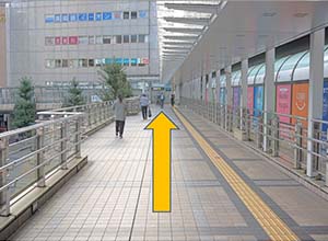 まっすぐ進んでください