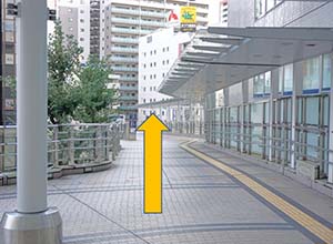 まっすぐ進んでください