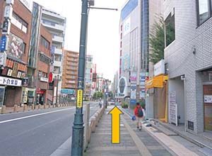 まっすぐ進んでください