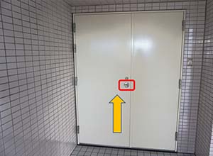 大扉を開けてお入りください